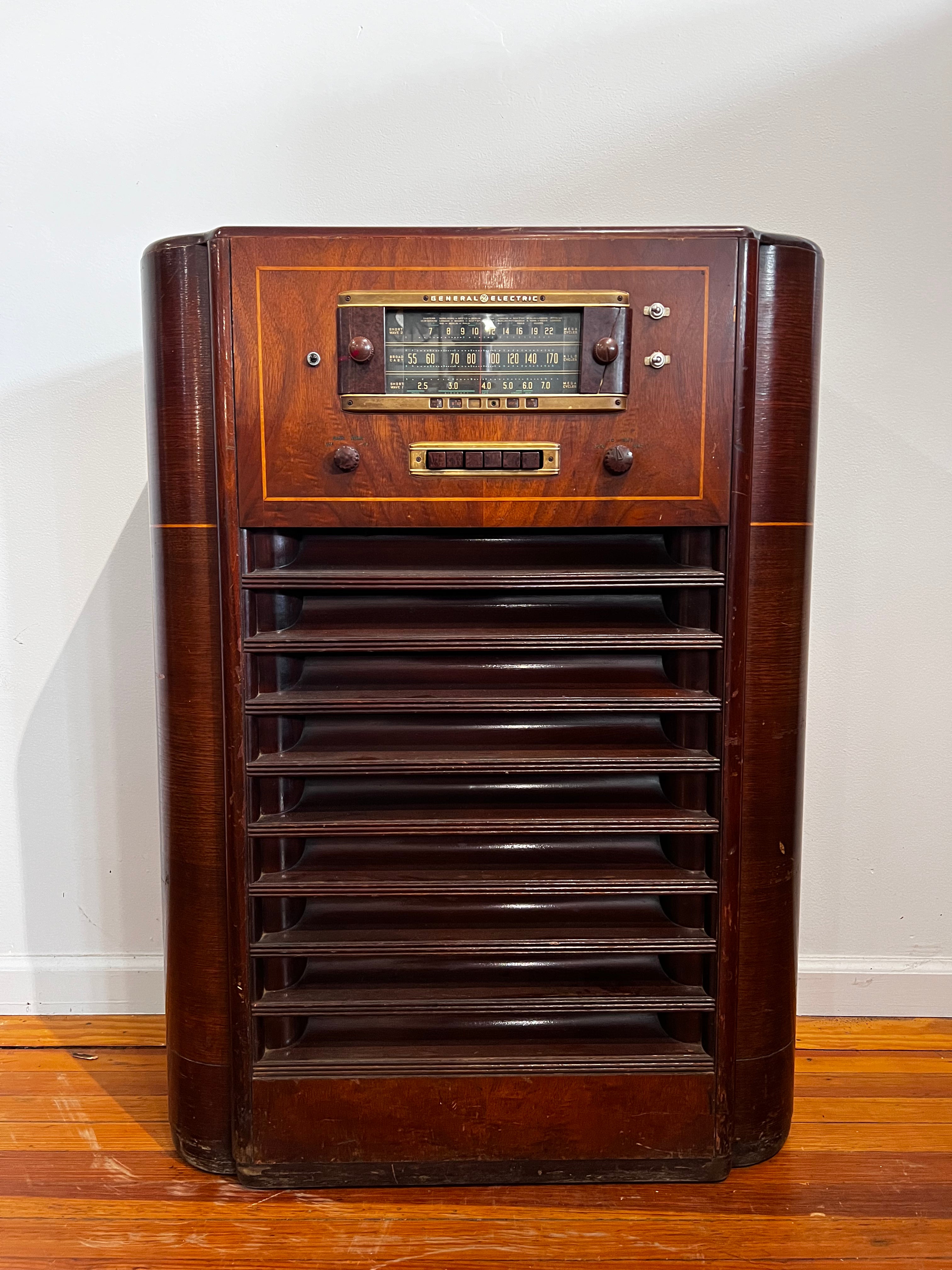 Vintage General Electric Radio