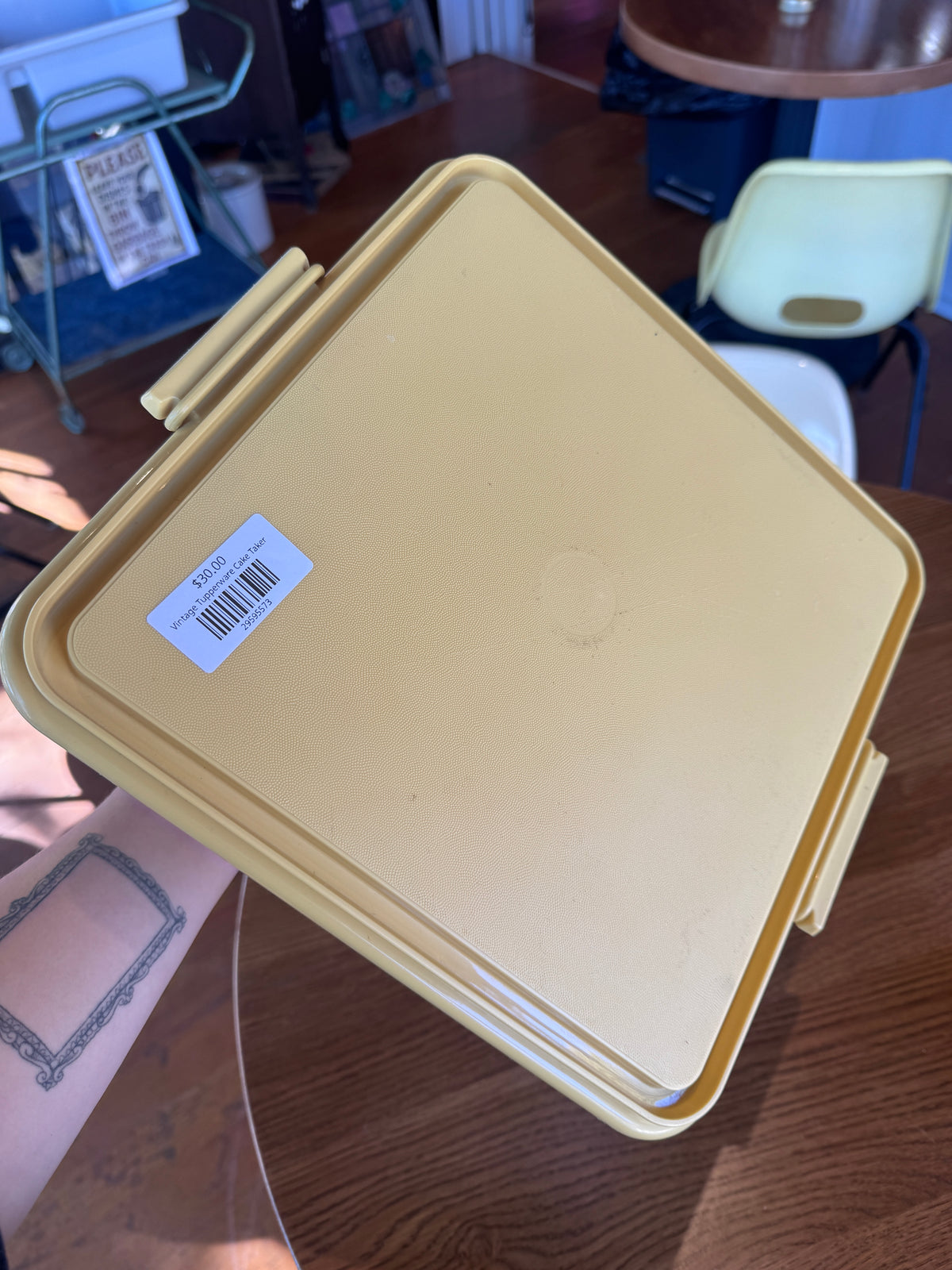 Vintage Tupperware Cake Taker