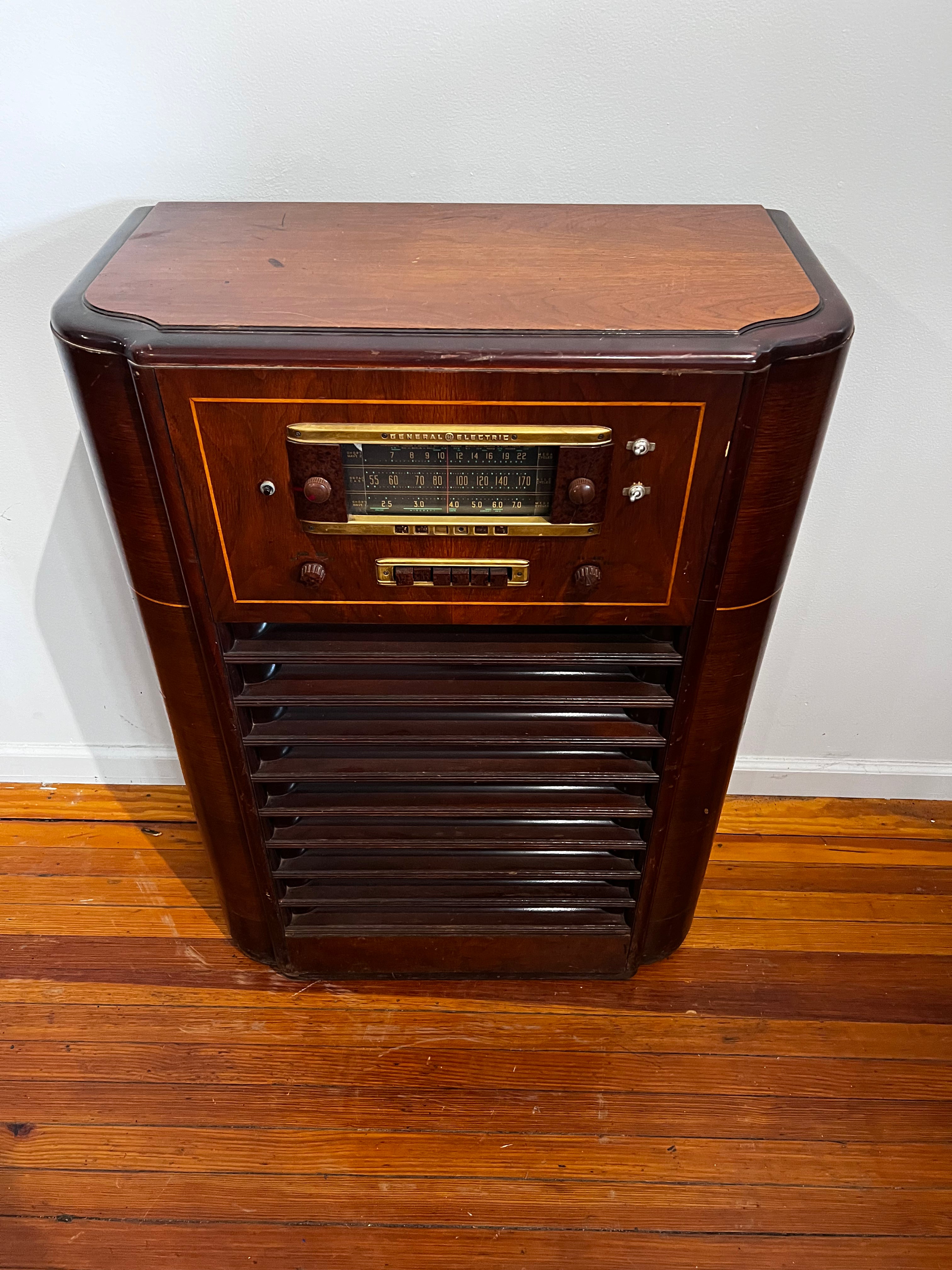 Vintage General Electric Radio