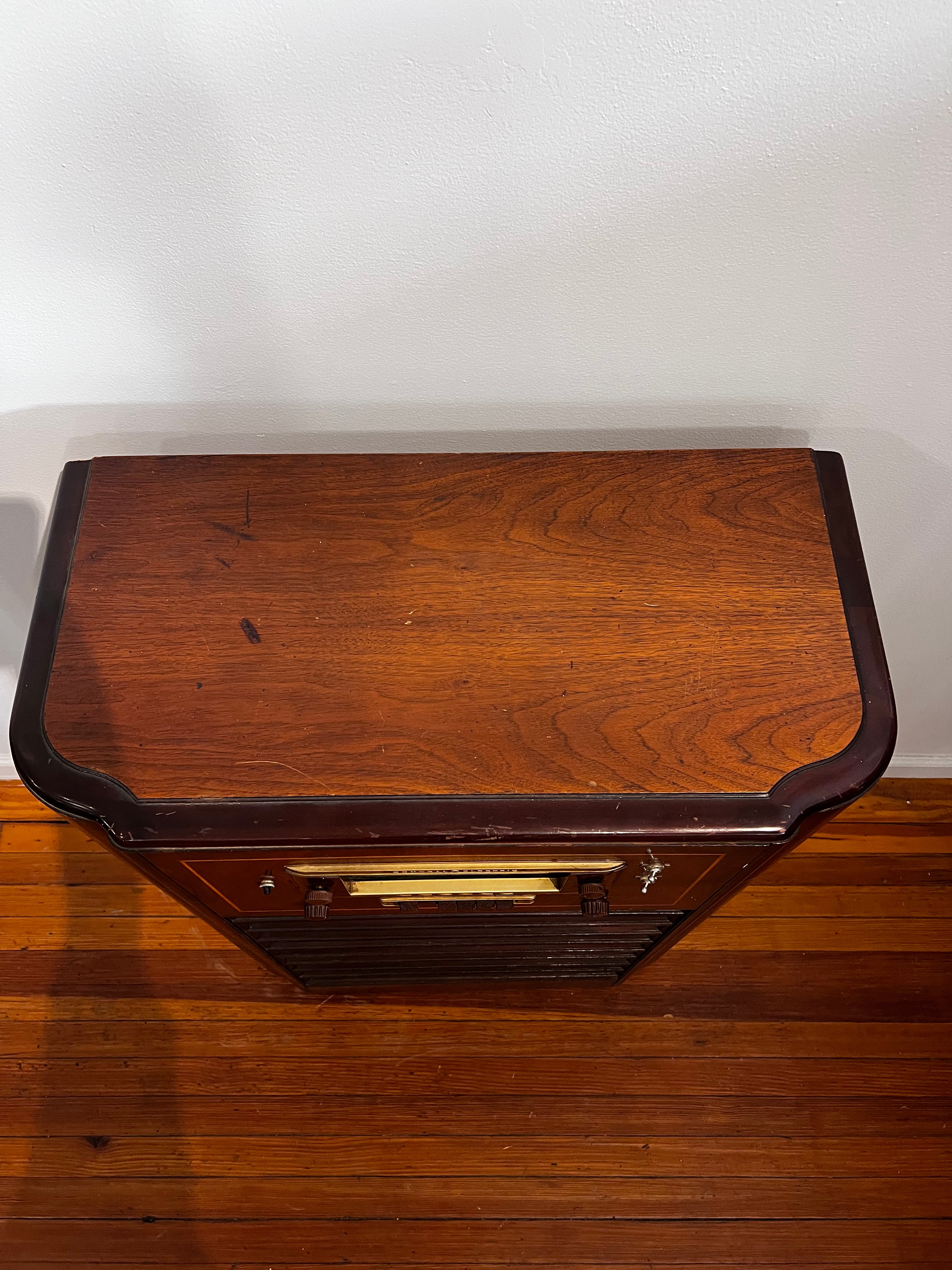 Vintage General Electric Radio